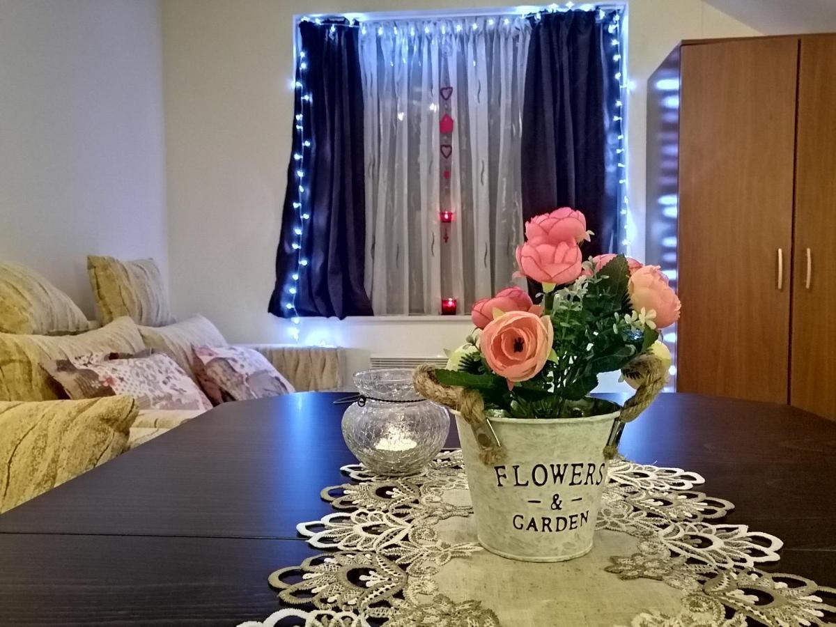 Studio At Home ปอมโปโรโว ภายนอก รูปภาพ